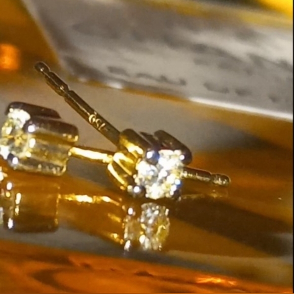 A modern take on romantic styles with delicate chains  Scintillating Studs!!!